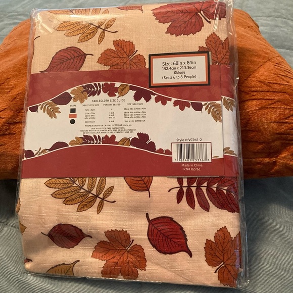 Sultan’s Linens Fall Leaves Oblong Fabric Tablecloth 60”x 84” - Picture 2 of 3